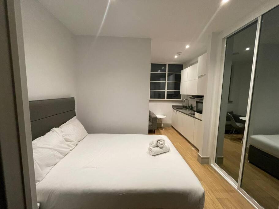 Monthly Stays 1Bed Serviced Studio Apartment Free Wifi & Netflix Whitechapel London Perfect For Solo & Coupled Guests 외부 사진